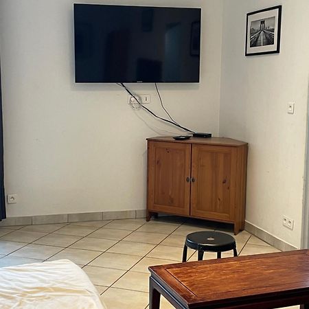 Appartement Grand T2 Sur Cour à Aufferville Extérieur photo