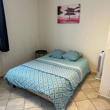 Appartement Grand T2 Sur Cour à Aufferville Extérieur photo