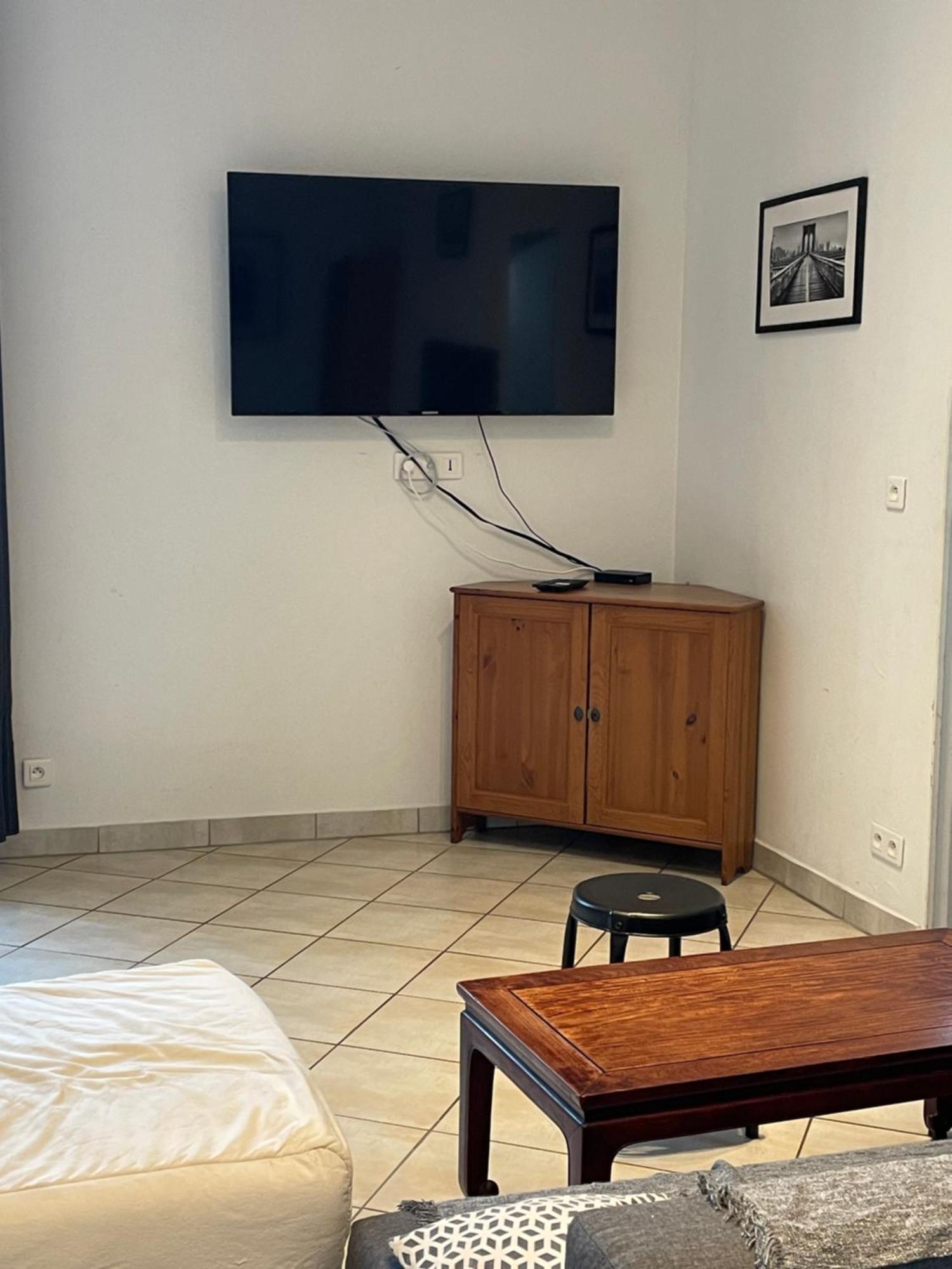 Appartement Grand T2 Sur Cour à Aufferville Extérieur photo