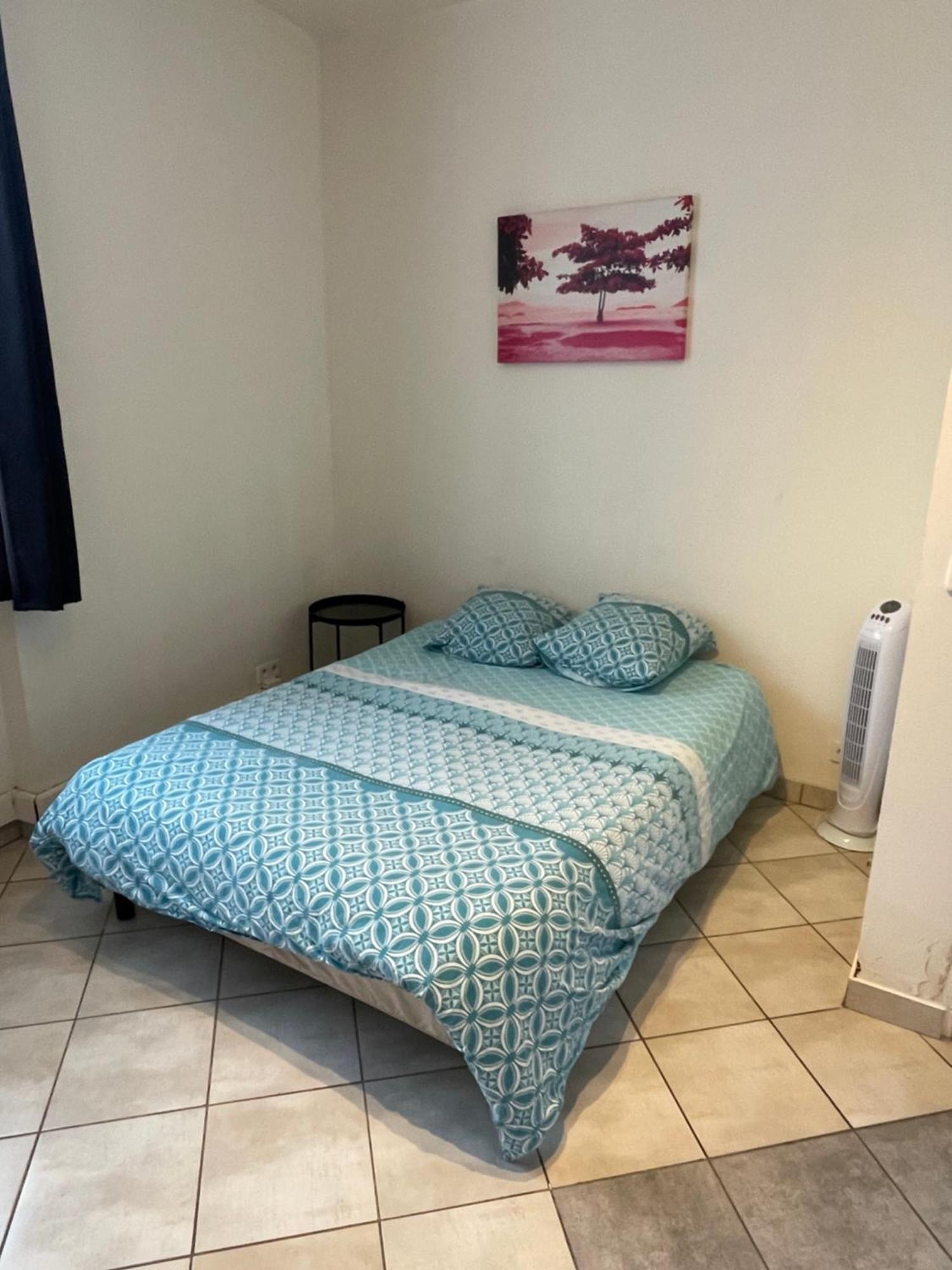 Appartement Grand T2 Sur Cour à Aufferville Extérieur photo